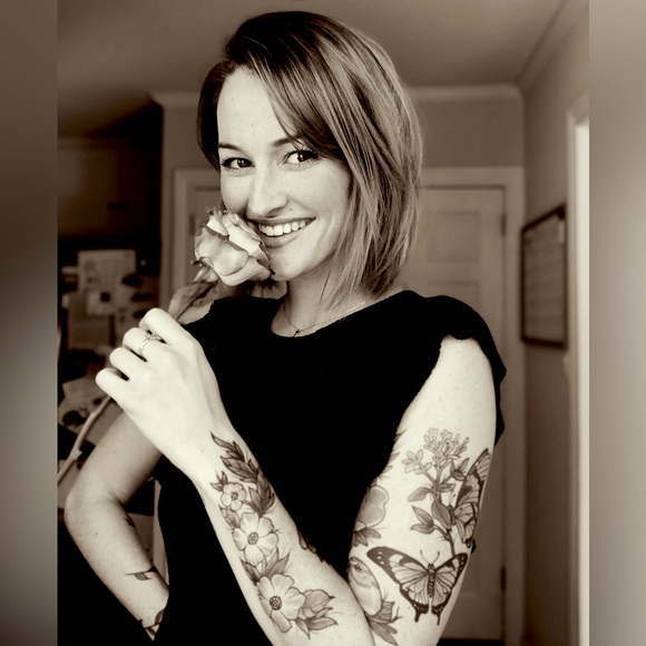 Meet your Posher, Aly! - Picture 1 of 10